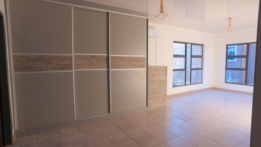 5 Bedroom Property for Sale in Waterkloof East North West